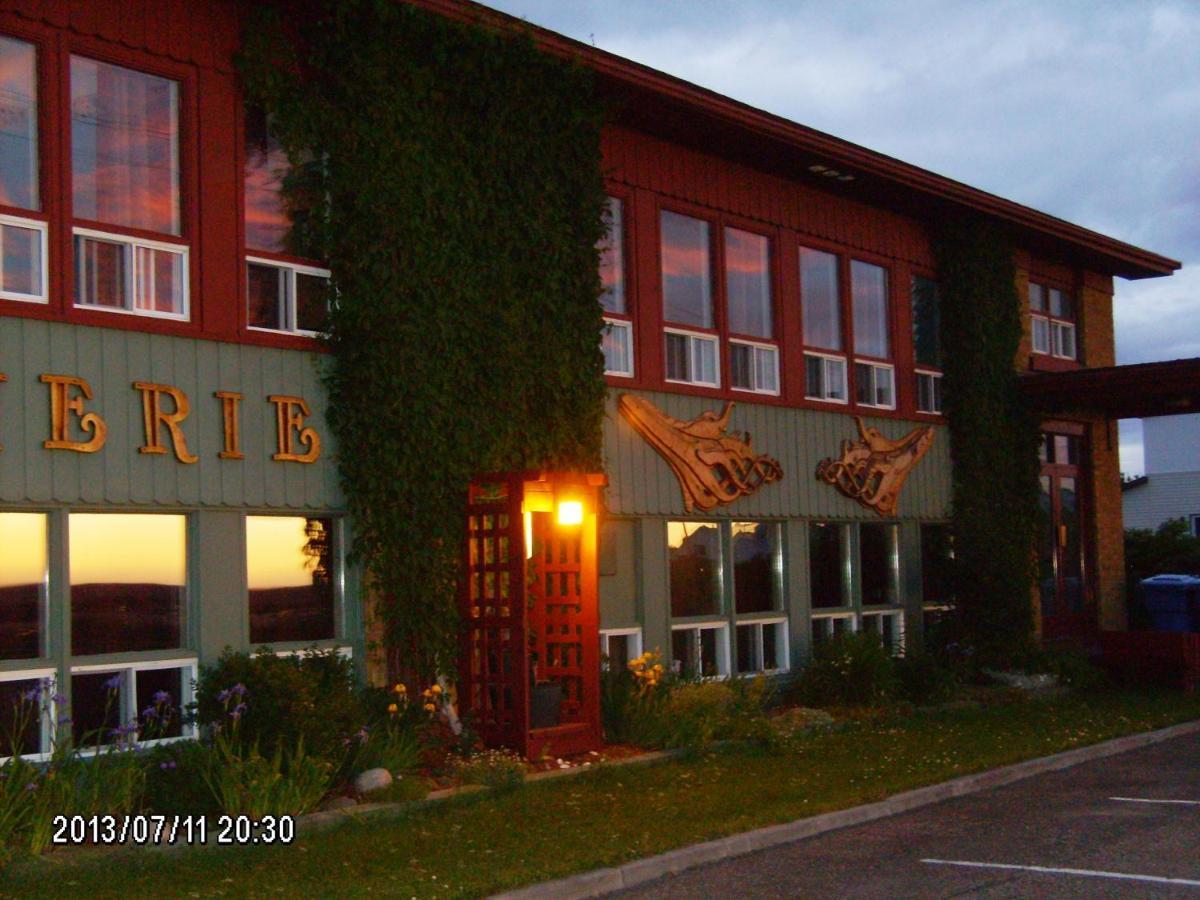 Auberge Internationale La Vieille Ecole Sainte Anne-des-Chênes Quarto foto